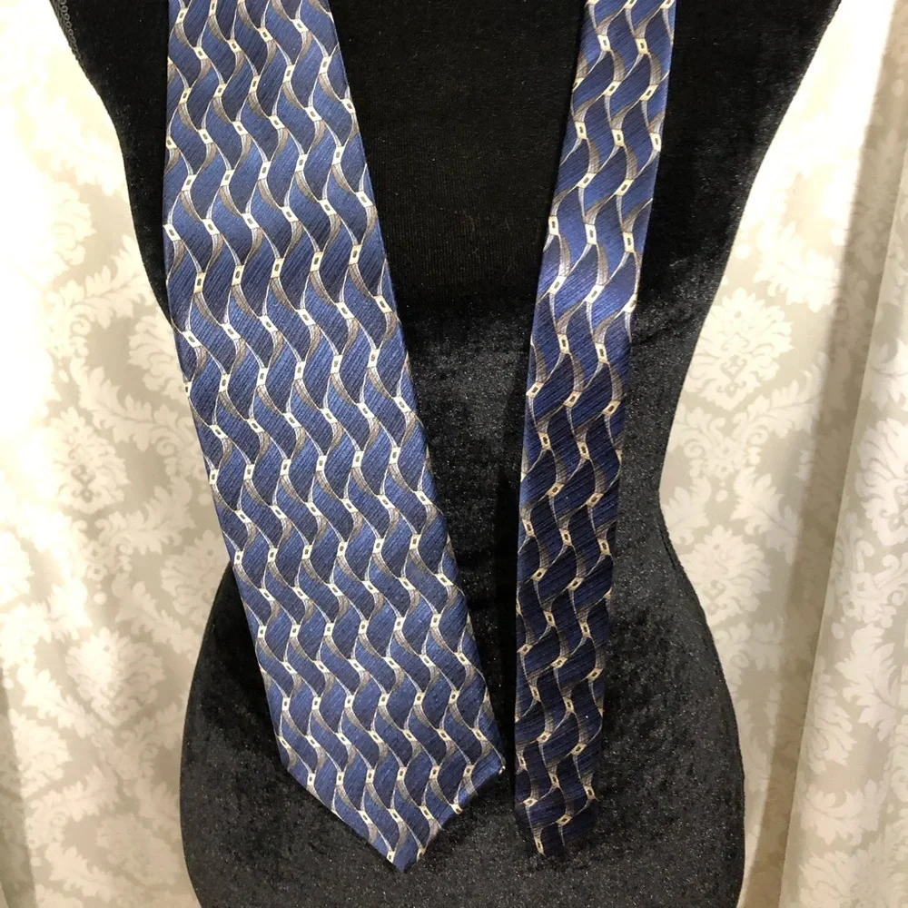 Vintage Geoffrey Beene Silk Tie